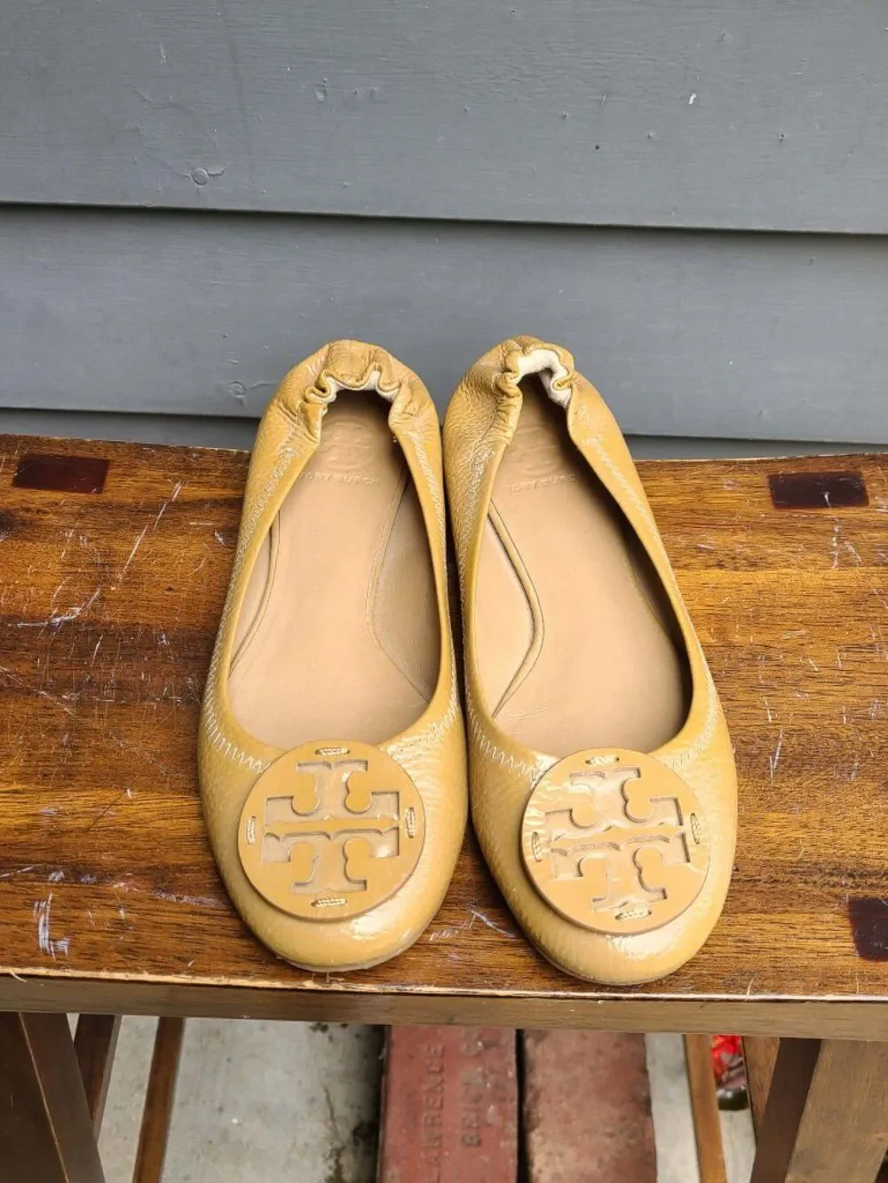 Tory Burch Reva Pebbled Leather Ballet Flats 8 1/2 in Camel